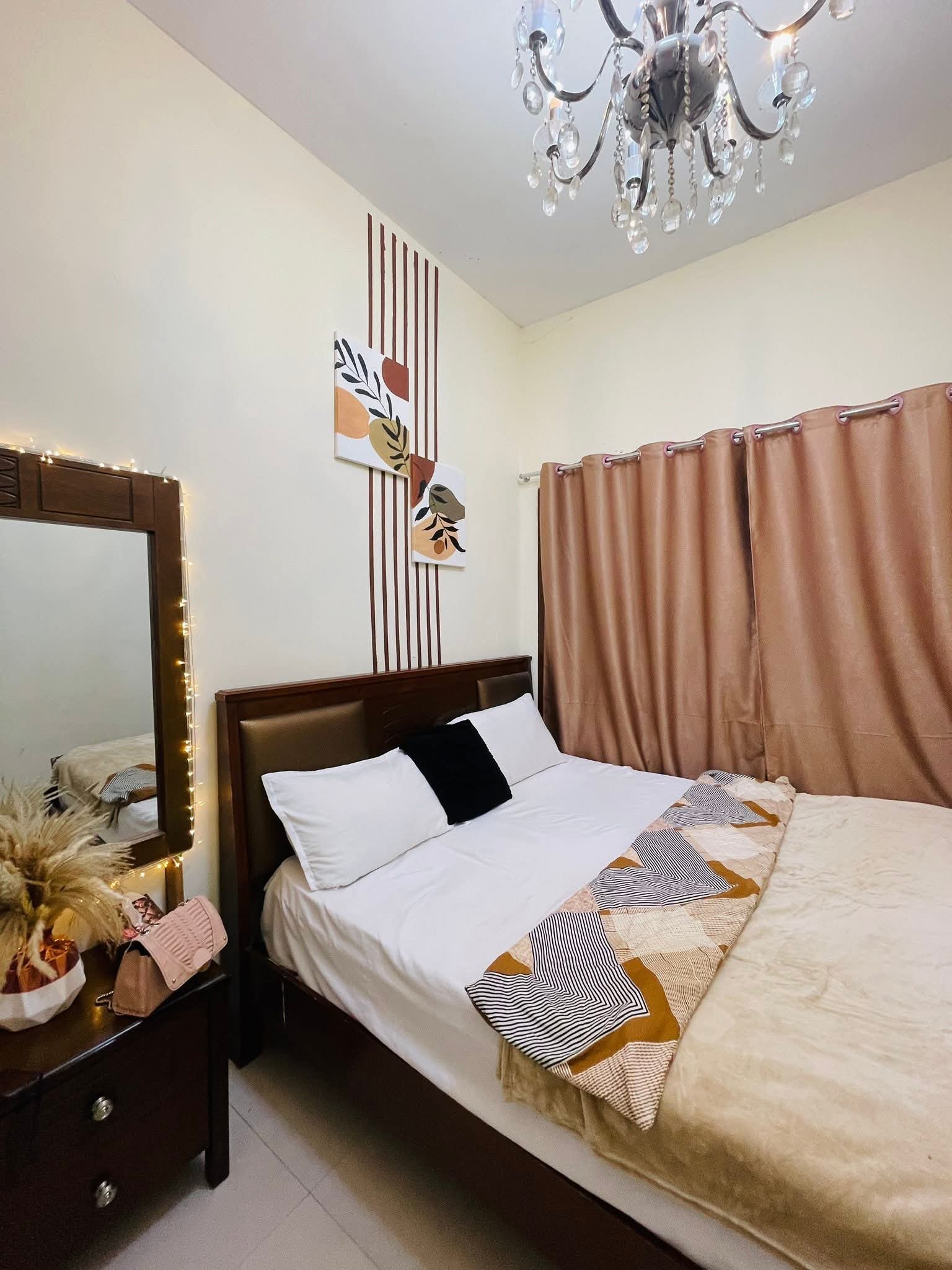 Daily and Hourly basis room available